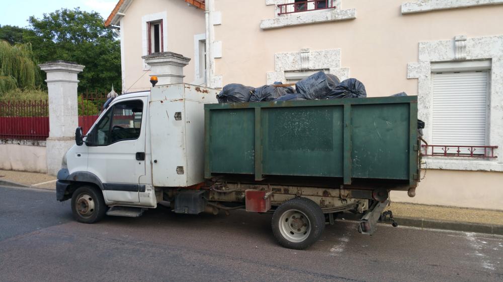 Camion benne sac poubelle